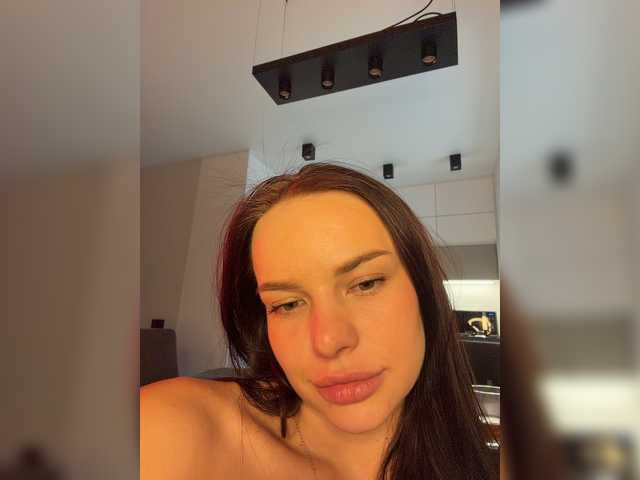Klubnika13 live cam on BongaCams