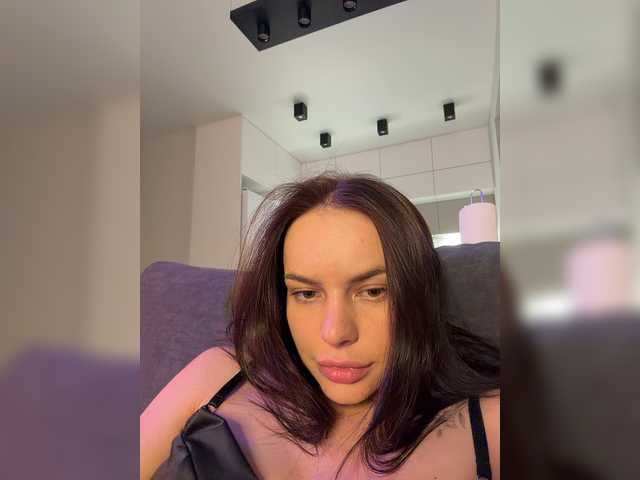 Klubnika13 live cam on BongaCams