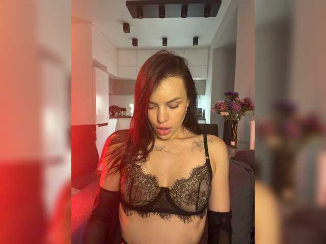 Klubnika13 live cam on BongaCams