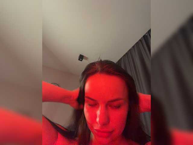 Klubnika13 live cam on BongaCams