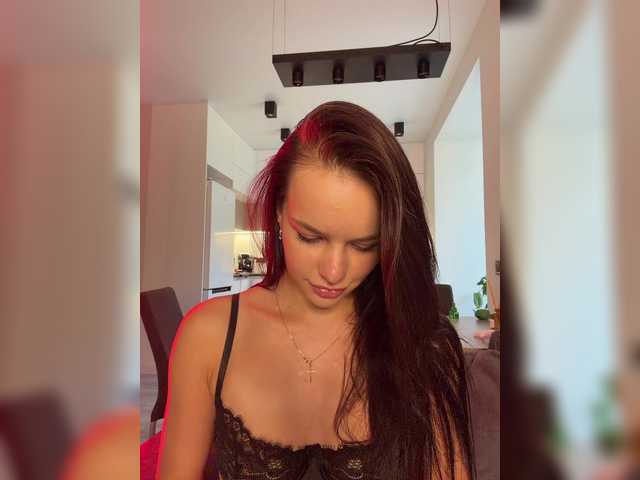 Klubnika13 live cam on BongaCams