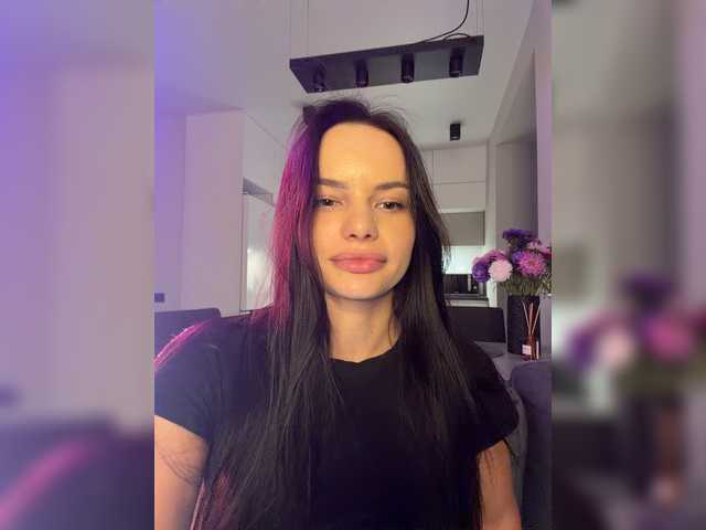 Klubnika13 live cam on BongaCams
