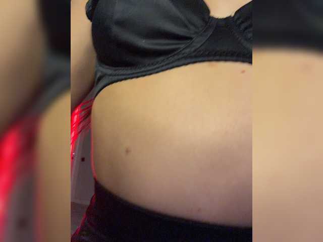 Klubnika13 live cam on BongaCams