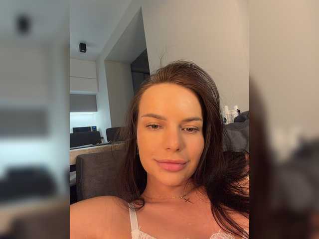 Klubnika13 live cam on BongaCams