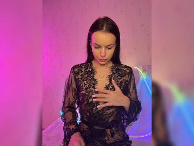 Klubnika13 live cam on BongaCams