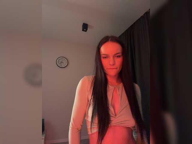 Klubnika13 live cam on BongaCams