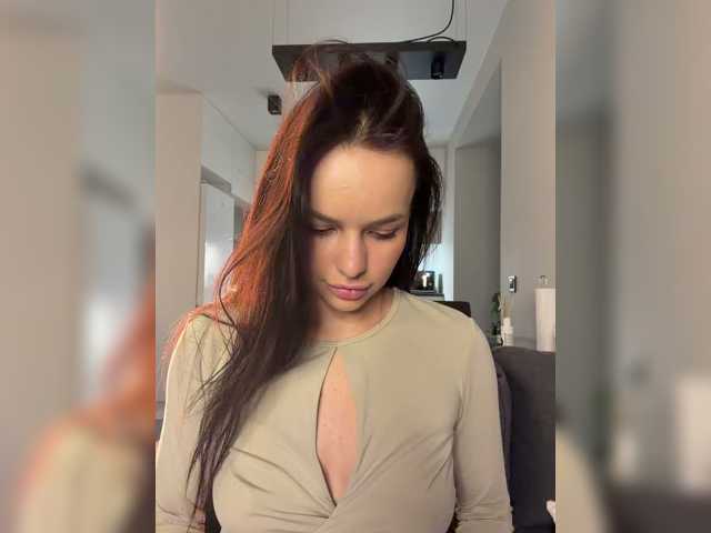Klubnika13 live cam on BongaCams