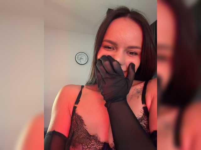 Klubnika13 live cam on BongaCams