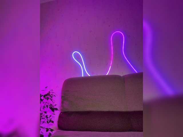 Klubnika13's BongaCams show and profile