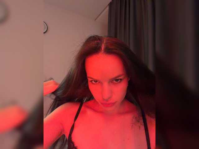 Klubnika13 live cam on BongaCams