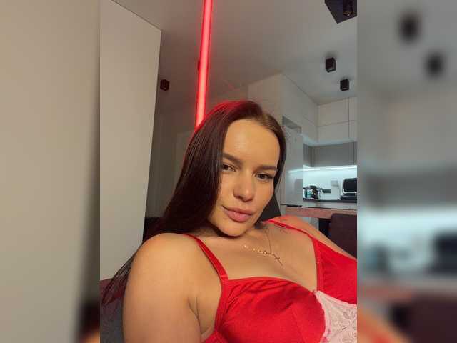 Klubnika13 live cam on BongaCams