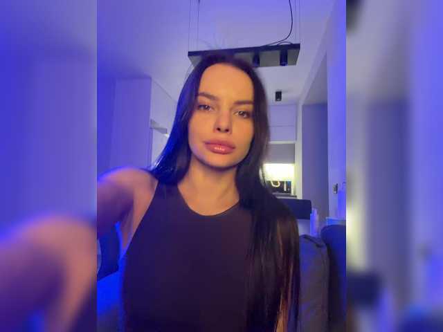 Klubnika13 live cam on BongaCams