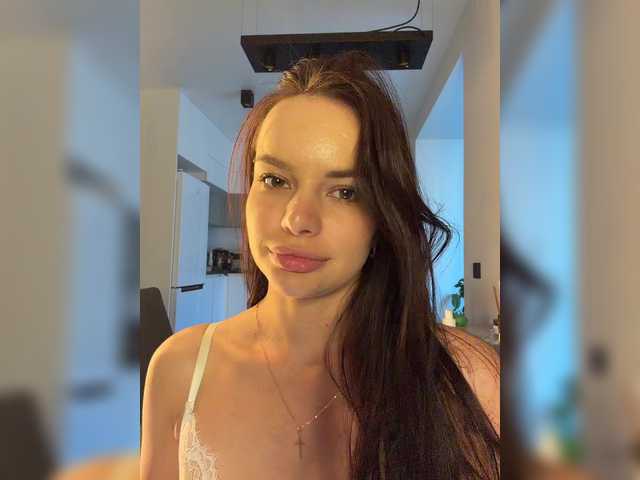 Klubnika13 live cam on BongaCams
