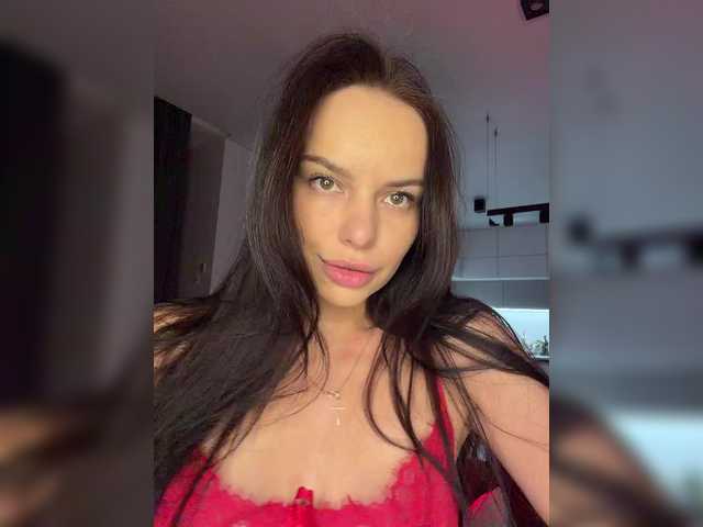 Klubnika13 live cam on BongaCams