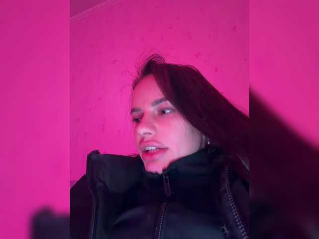 Klubnika13's BongaCams show and profile