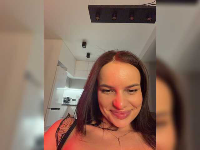 Klubnika13 live cam on BongaCams