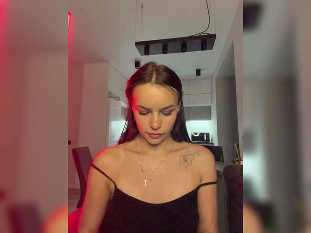 Klubnika13 live cam on BongaCams