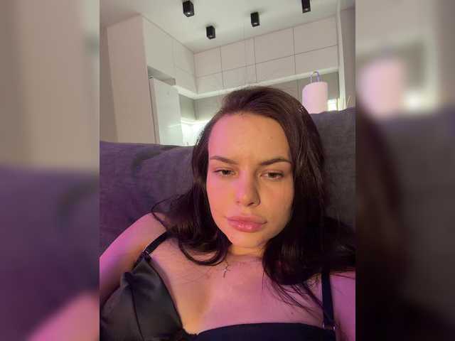 Klubnika13 live cam on BongaCams