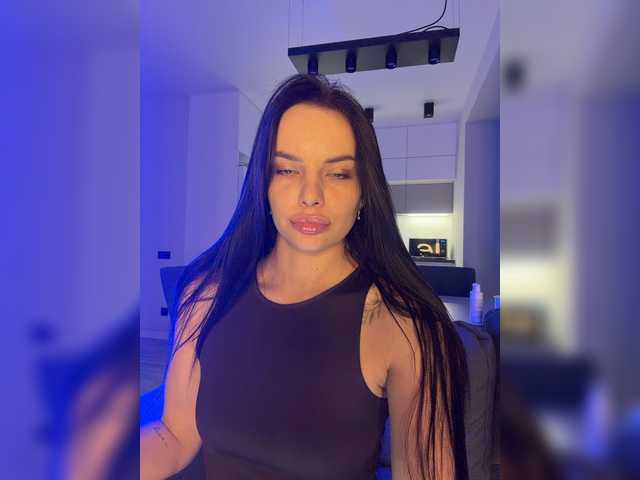 Klubnika13 live cam on BongaCams