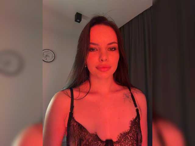 Klubnika13 live cam on BongaCams