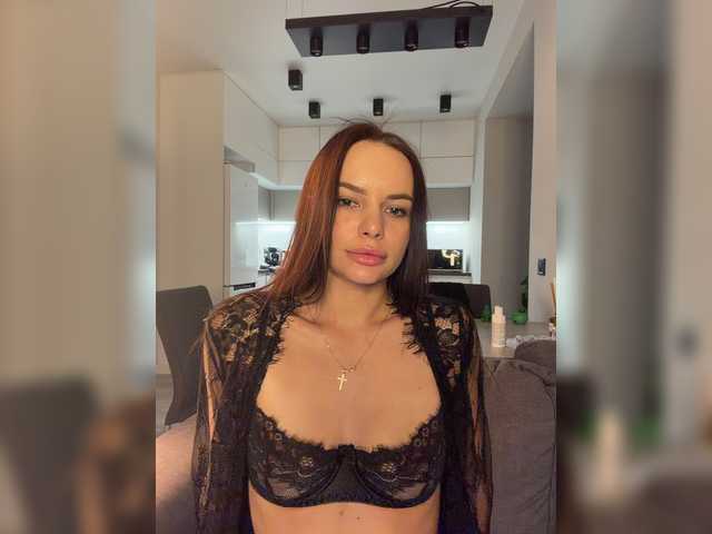Klubnika13 live cam on BongaCams