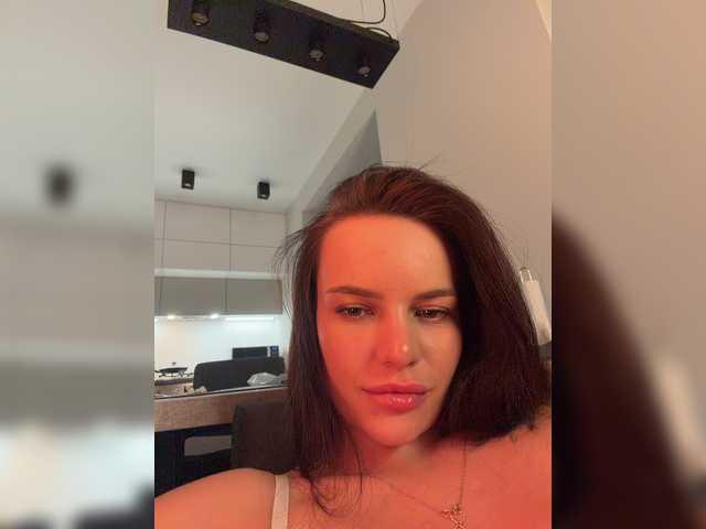 Klubnika13 live cam on BongaCams