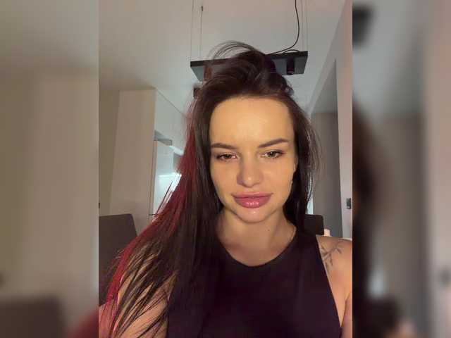 Klubnika13 live cam on BongaCams