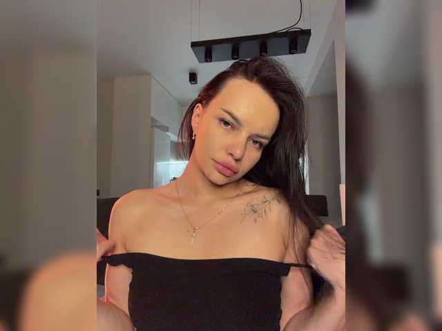 Klubnika13 live cam on BongaCams