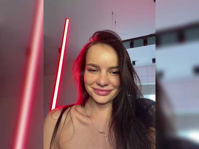 Klubnika13 live cam on BongaCams