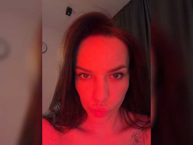 Klubnika13 live cam on BongaCams