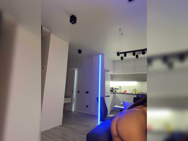 Klubnika13 live cam on BongaCams
