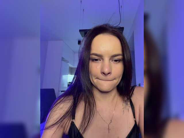 Klubnika13 live cam on BongaCams