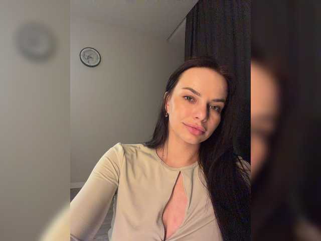 Klubnika13 live cam on BongaCams