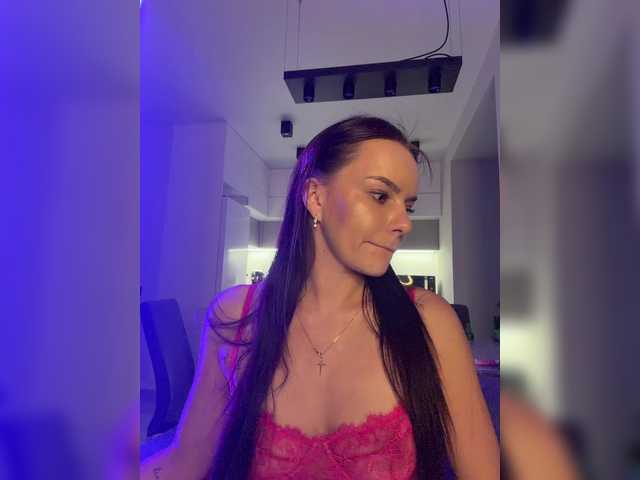 Klubnika13 live cam on BongaCams