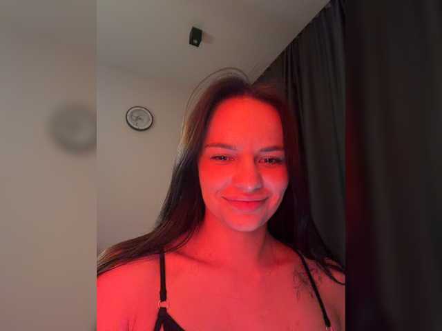 Klubnika13 live cam on BongaCams