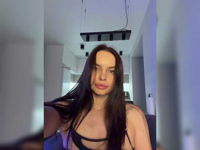 Klubnika13 live cam on BongaCams