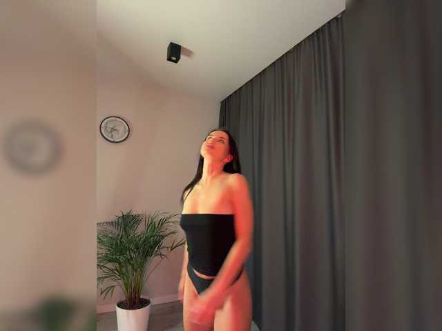 Klubnika13 live cam on BongaCams