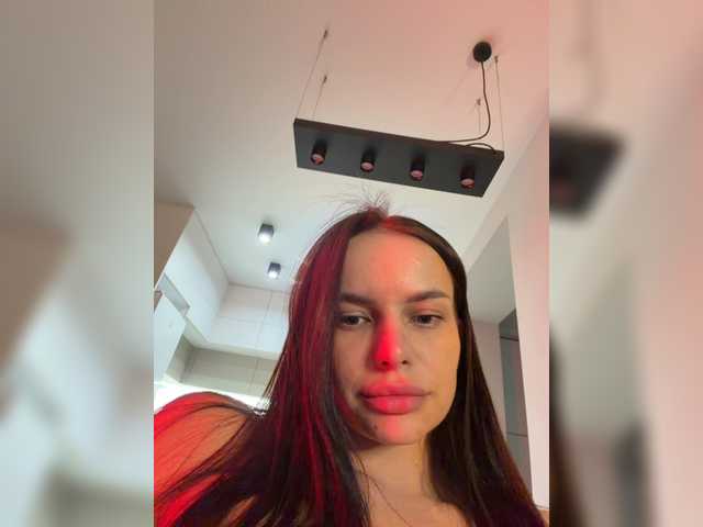 Klubnika13 live cam on BongaCams