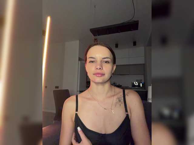 Klubnika13 live cam on BongaCams