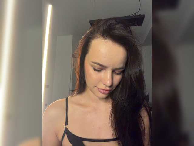 Klubnika13 live cam on BongaCams