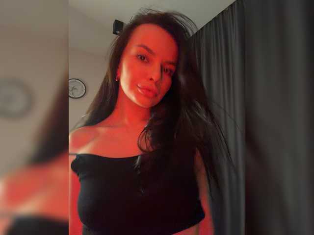 Klubnika13 live cam on BongaCams