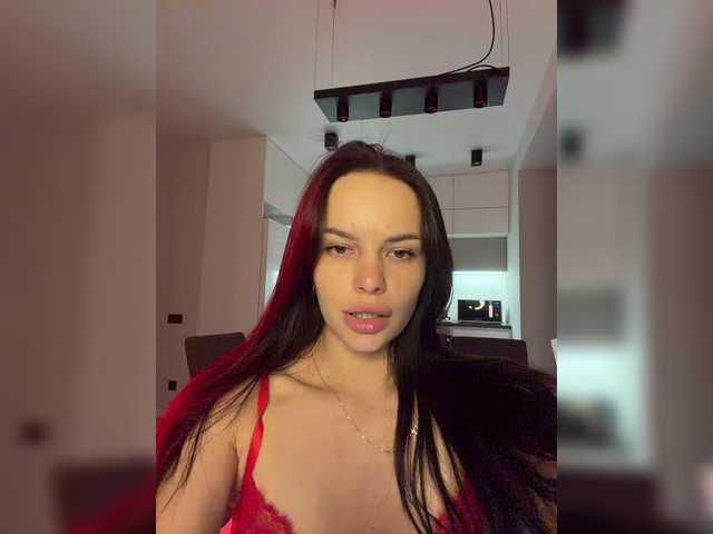Klubnika13 live cam on BongaCams