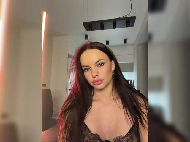 Klubnika13 live cam on BongaCams