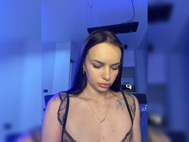 Klubnika13 live cam on BongaCams