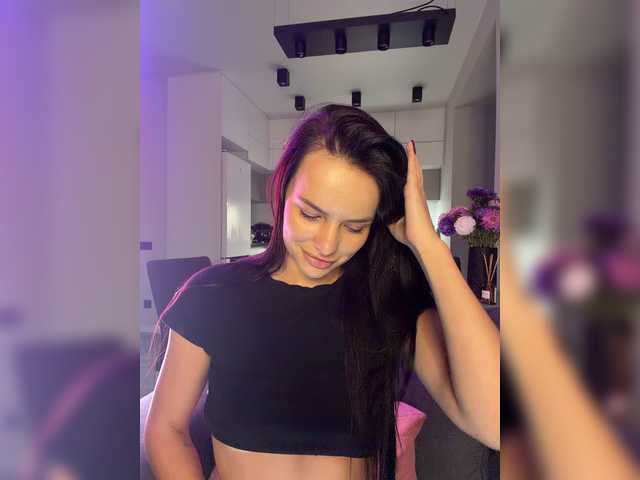 Klubnika13 live cam on BongaCams