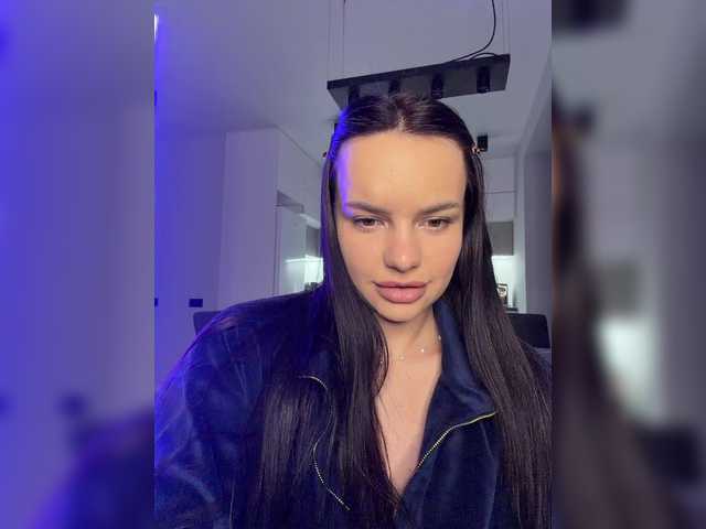 Klubnika13 live cam on BongaCams