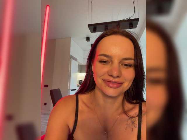 Klubnika13 live cam on BongaCams