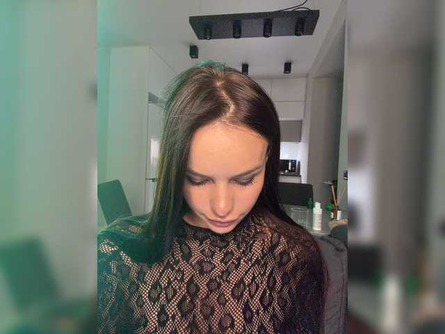 Klubnika13 live cam on BongaCams
