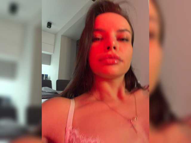 Klubnika13 live cam on BongaCams