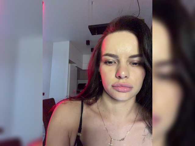 Klubnika13 live cam on BongaCams